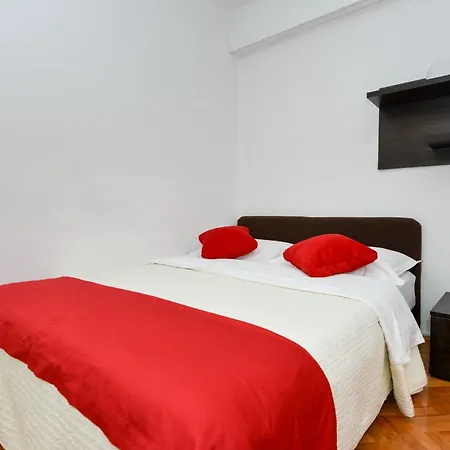 Klimatisierte Am Roemischen Forum Apartman *