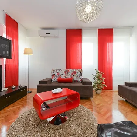 Klimatisierte Am Roemischen Forum Apartman
