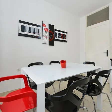 Klimatisierte Am Roemischen Forum Apartman *