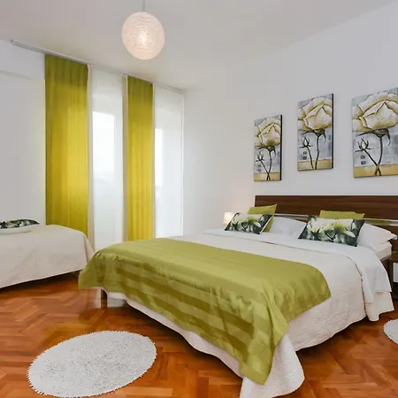 Klimatisierte Am Roemischen Forum Apartman