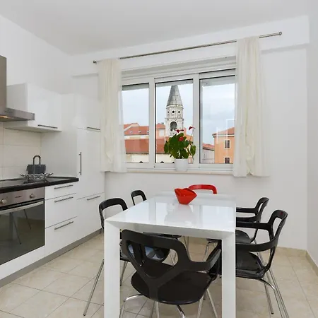 Klimatisierte Am Roemischen Forum Apartman
