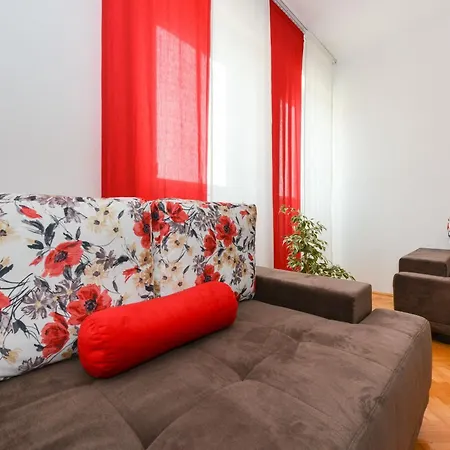 Klimatisierte Am Roemischen Forum Apartman